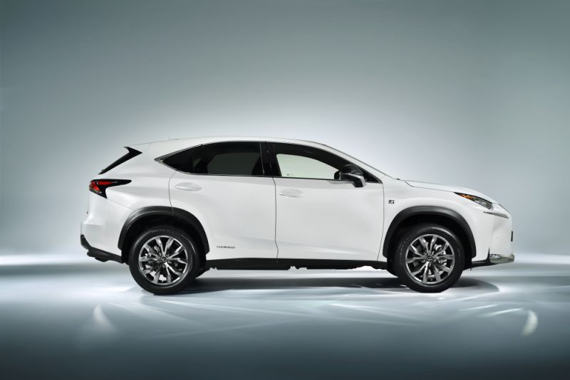 Lexus nx объем багажника